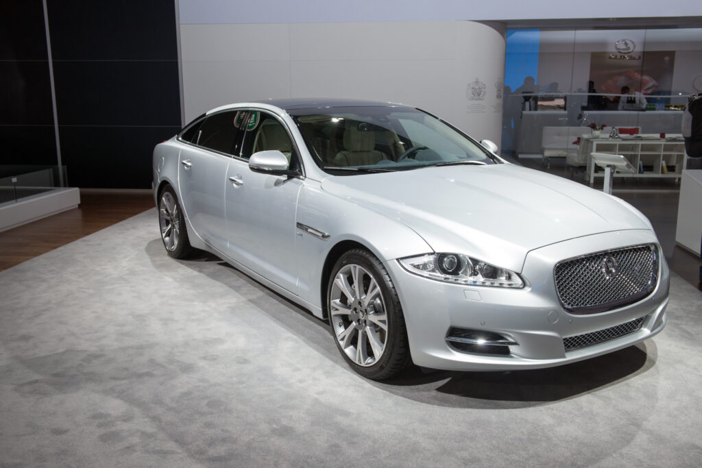 Modulator ABS w Jaguarze – objawy awarii i koszty naprawy 1 Jaguar XJ